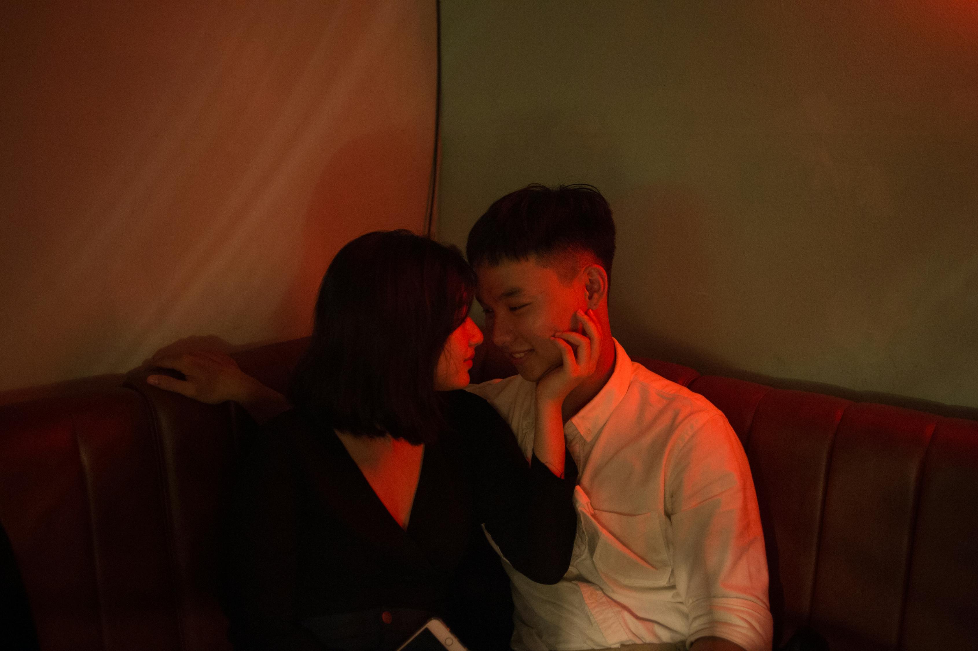 穿越时光的情感纠葛，最新精典恋母小说集萃
